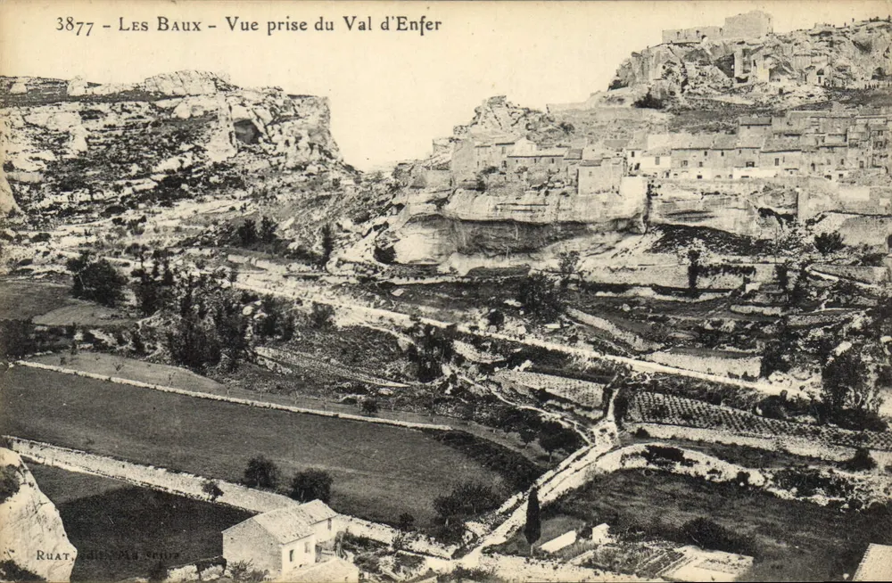 Les Baux — Vista tirada do Vale do Inferno — Ruat, editor n°3877 - Frente
