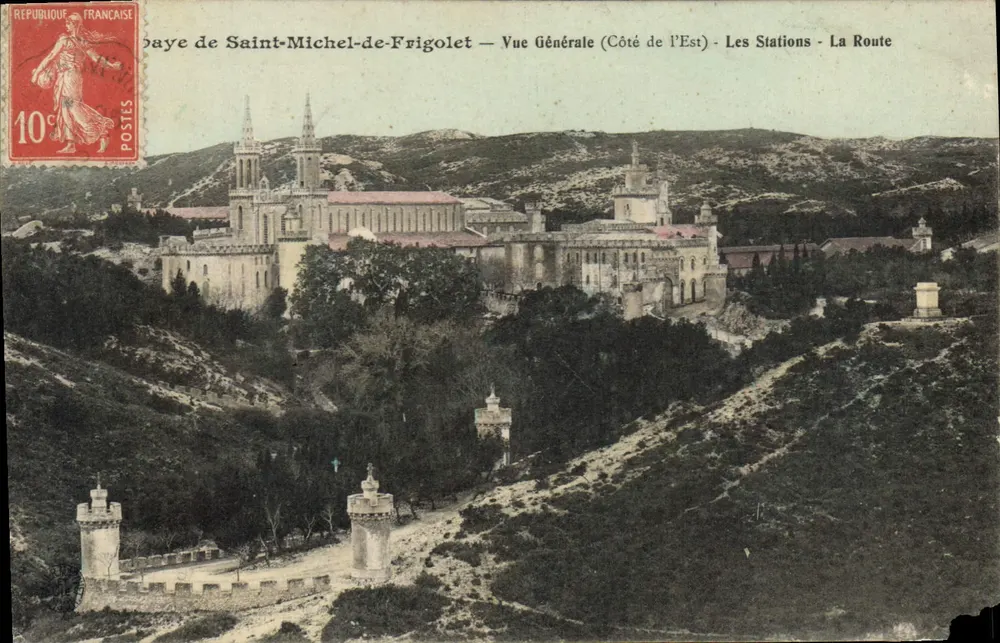Saint-Michel-de-Frigolet — Allgemeiner Blick (Ostseite) - Die Stationen - Die Straße - Vorderseite