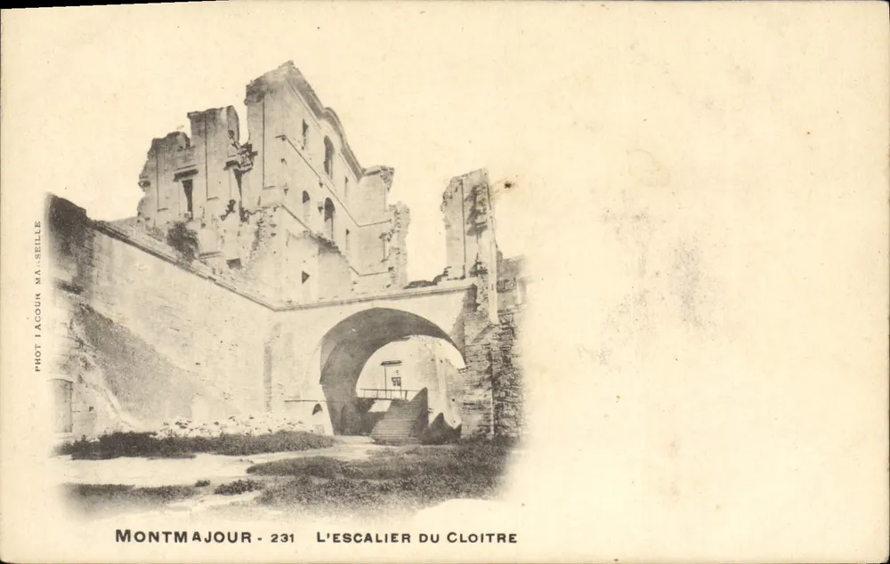 Montmajour - A Escada do Claustro — ruínas e arco — Fot. Iacour Ma. Seille, n° 231 - Frente
