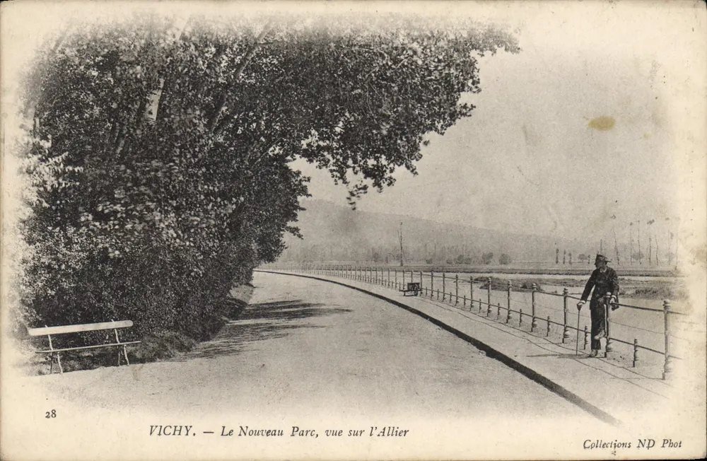 Vichy — Le Nouveau Parc, vue sur l'Allier — Collections ND Phot - Recto