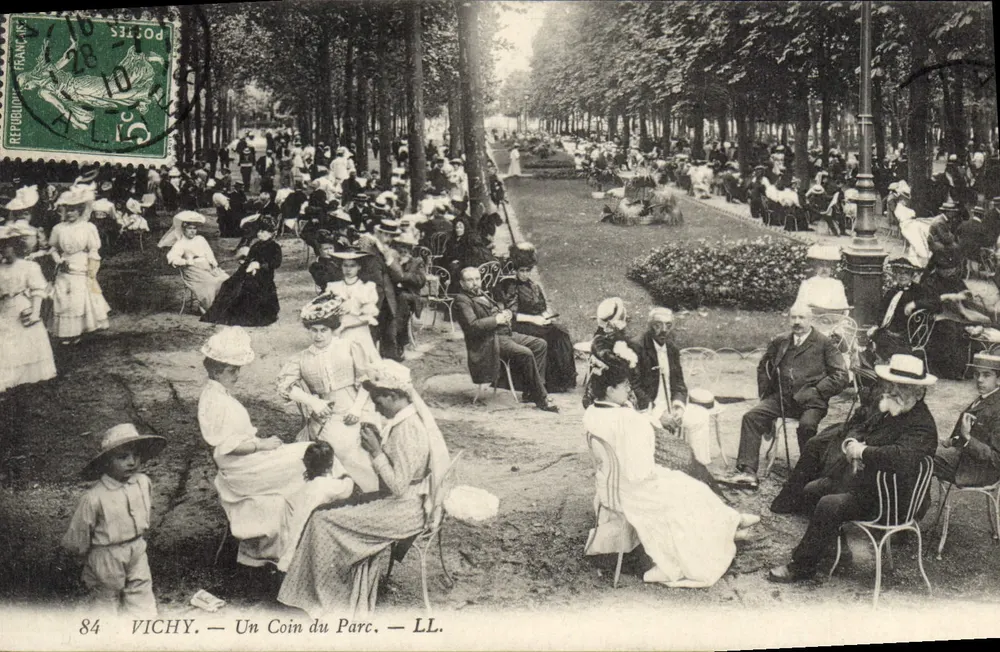 Vichy — Een Hoekje van het Park — LL. - Voorkant