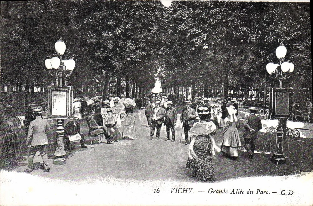 Vichy — Grande Allée du Parc — G.D. — n°16 - Front
