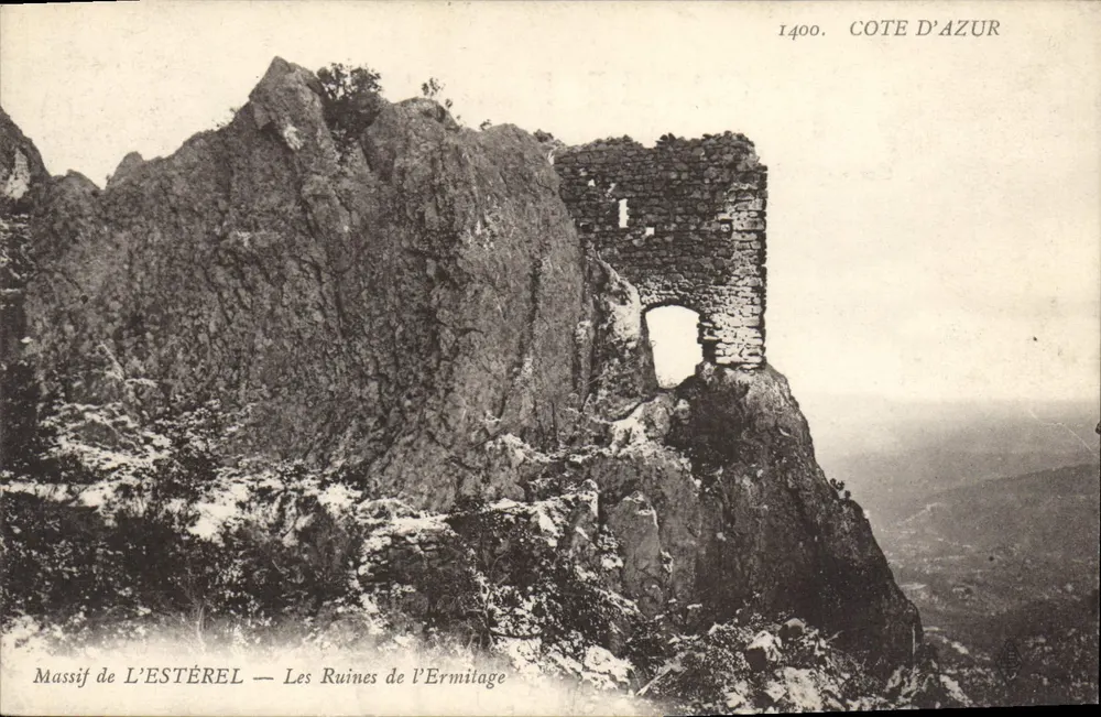 Massif de L'ESTÉREL — Les Ruines de l'Ermitage — Cote d'Azur - Frente