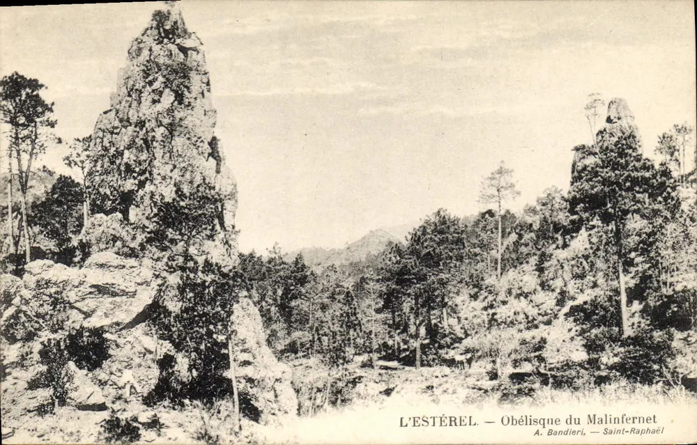 L'ESTÉREL — Obélisque do Malinfernet — A. Bandierl — Saint-Raphaël - Frente