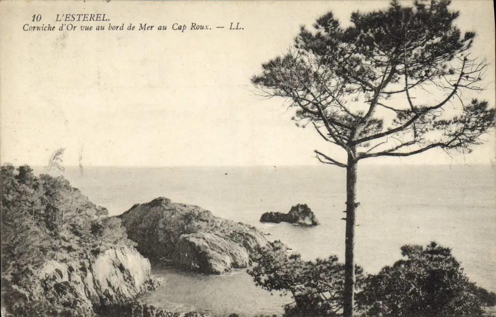 L'ESTEREL — Corniche d'Or vista na beira do mar no Cap Roux — LL. - Frente