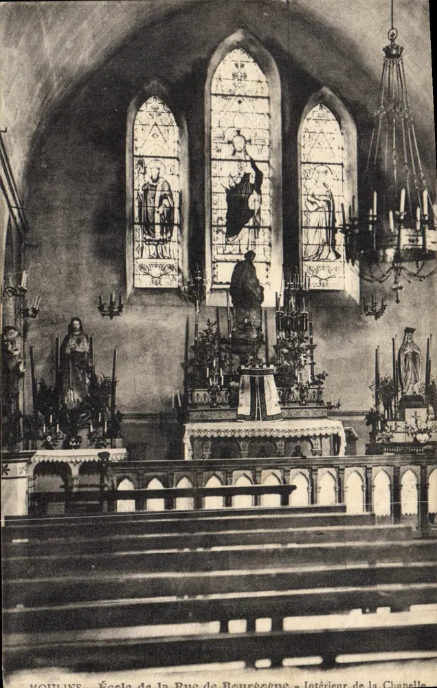 Voullins — Escola da Rue de Bourgogne — Interior da Capela - Frente