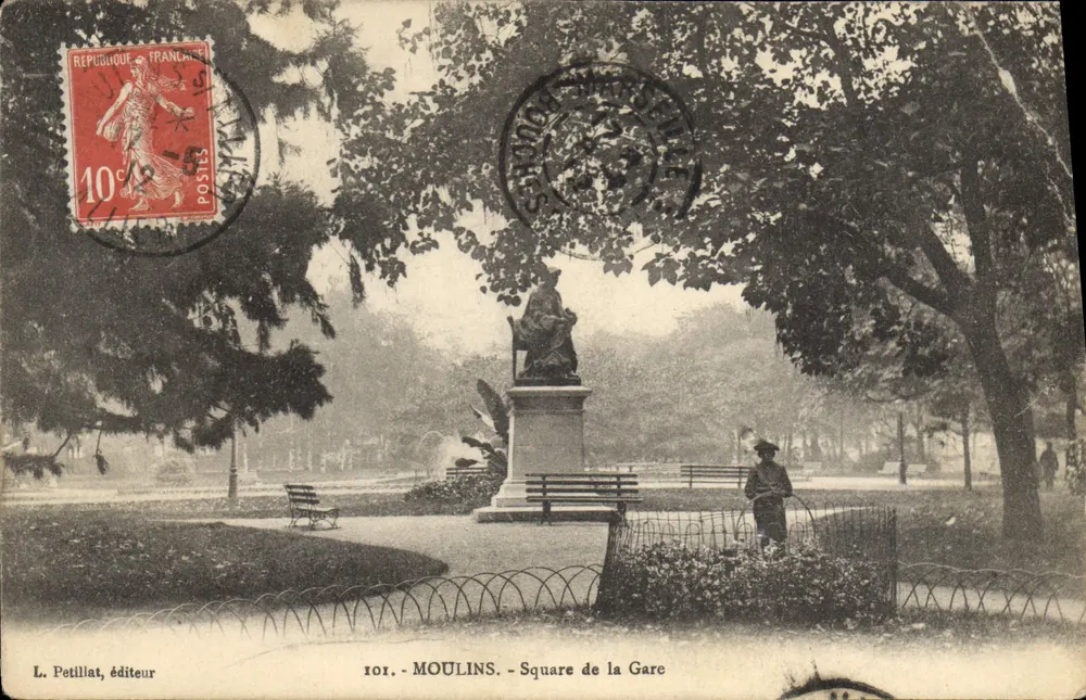 Moulin - Square de la Gare — statue centrale et bancs dans un parc arboré — éditeur L. Potillat, n° 101 - Frente