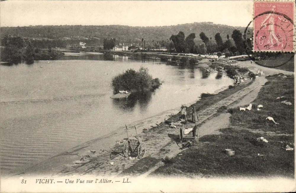 Vichy — Een Uitzicht op de Allier — LL. - Voorkant