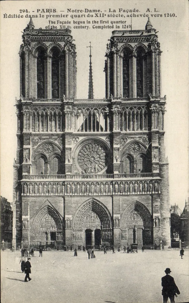 Paris — Notre-Dame — A Fachada — A.L. — Construída no primeiro quartil do século XII, concluída em torno de 1240. - Frente