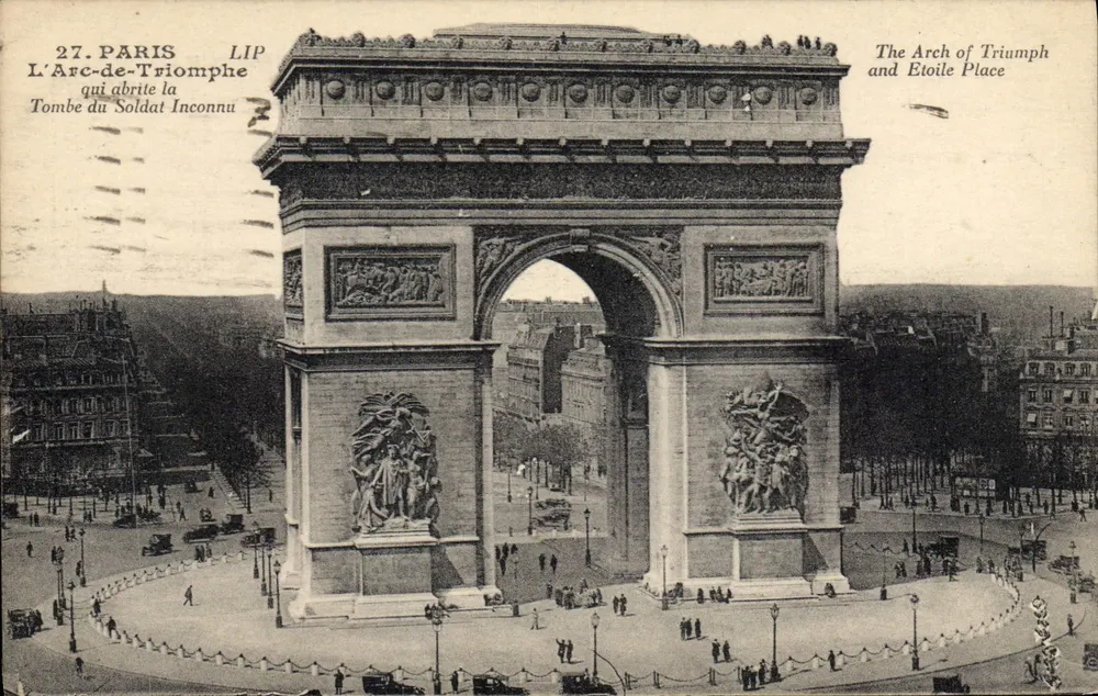 Paris — L'Arc de Triomphe et la Tombe du Soldat Inconnu — LIP - Recto