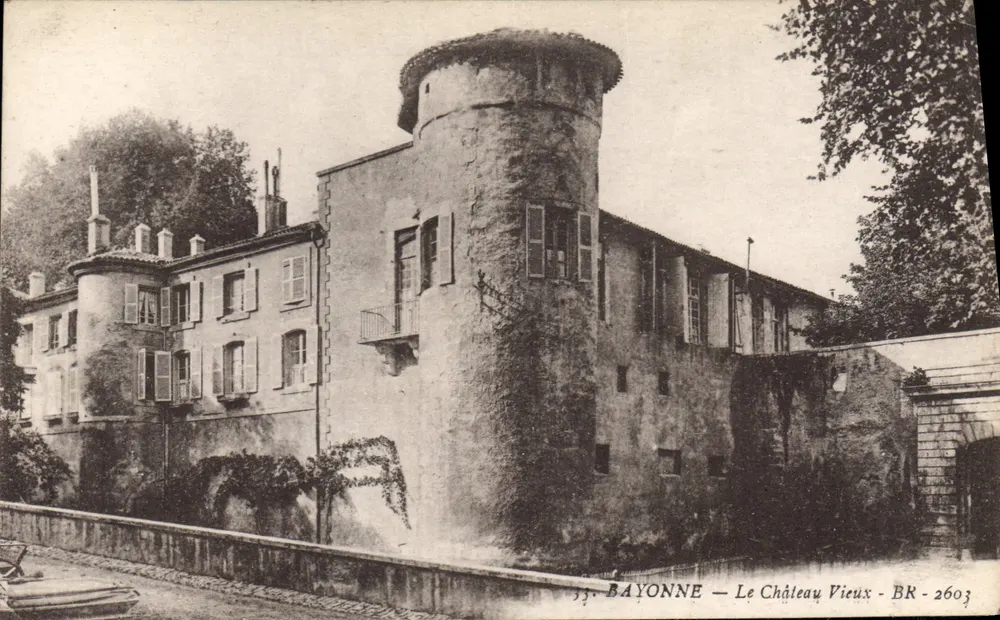 Bayonne — O Castelo Velho — BR - 2603 - Frente