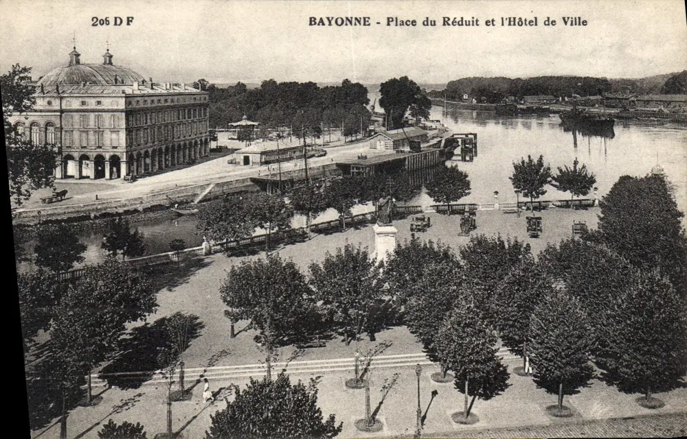 Bayonne - Plein van het Reducto en Stadhuis — Speciale editie van de Duples de France, n° 206 DF - Voorkant