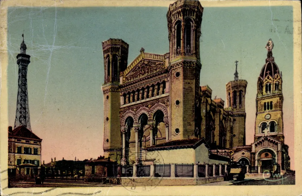 Lyon - A Basílica de Fourvière e a Torre Metálica — Editor C. M. (assinatura visível) — n° de série 193 - Frente