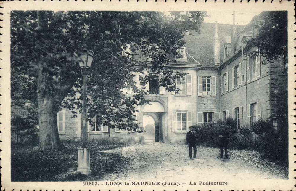 LONS-le-SAUNIER (Jura) — La Prefectura — Editor: Les Editions de Lons-le-Saunier, n° 21803 - Anverso