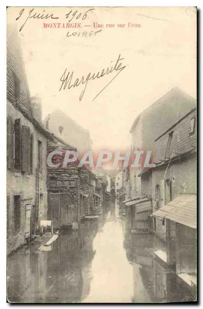 Montargis — Een straat over het water — Loiret - Voorkant