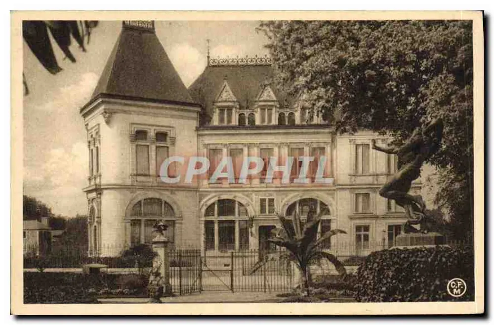 Montargis — A Caixa de Economia - O Jardim Durzy — C.P.M. - Frente