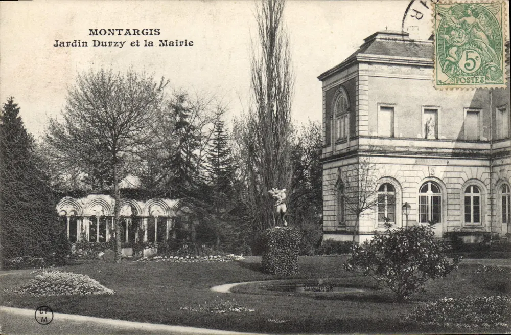 Montargis — Jardin Durzy et la Mairie — Éditeur Christiane, n° 45 - Recto