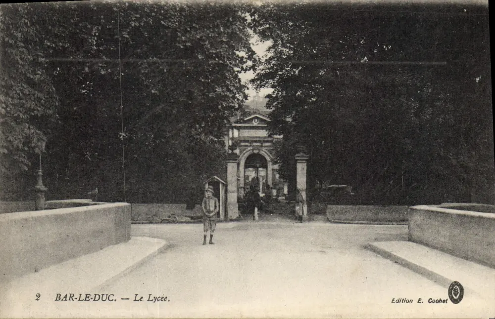 Bar-le-Duc — O Liceu — Edição E. Coohet - Frente