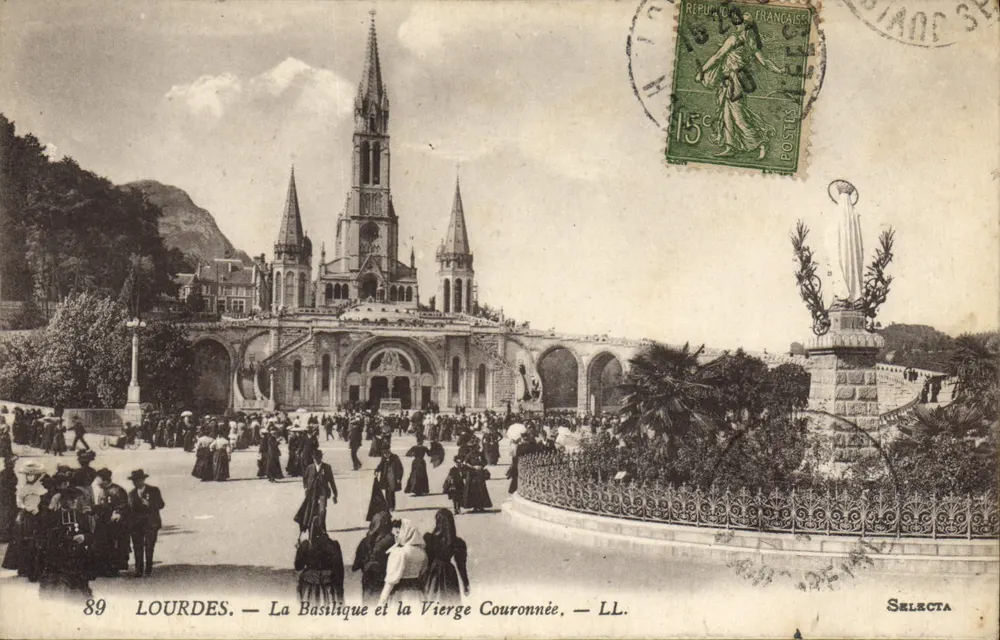 Lourdes — Die Basilika und die gekrönte Jungfrau — LL. — Selecta - Vorderseite