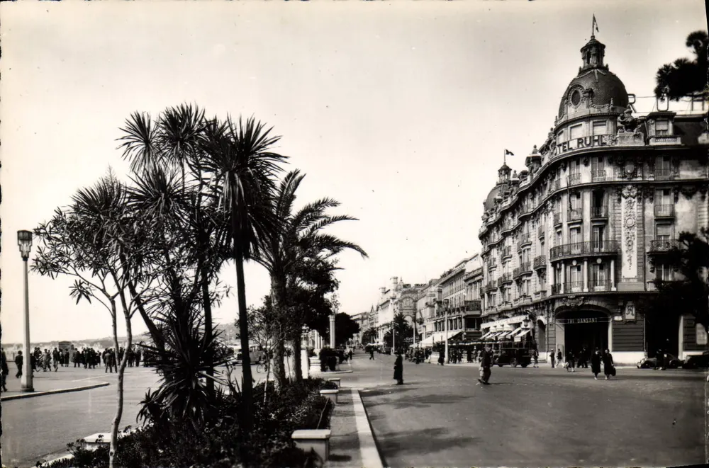 Nice — Eingang zur Promenade des Anglais — L'Hôtel Ruhl - Vorderseite