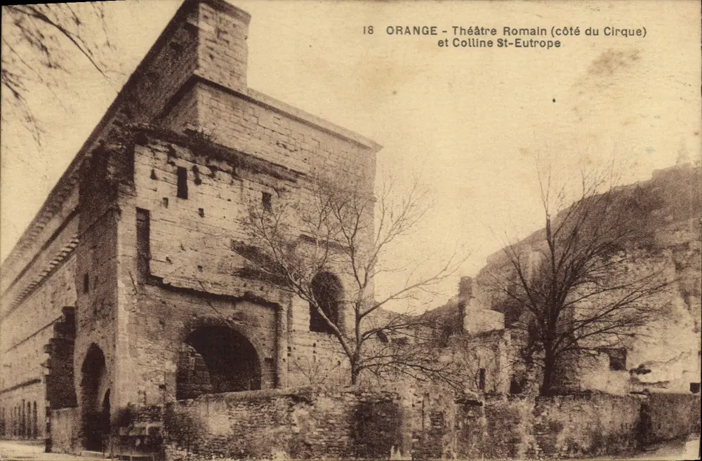 Orange - Römisches Theater (Seite des Circus) und Berg Saint-Eutrope - Vorderseite