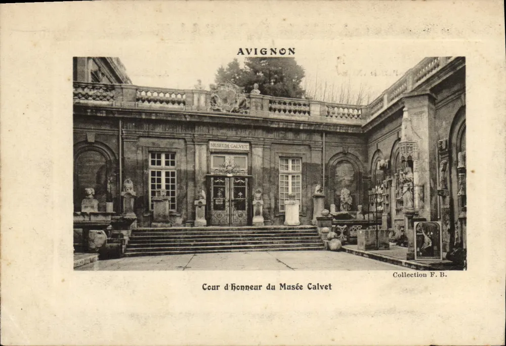 Cour d'Honneur van het Museum Calvet — Avignon — Collection F. B. - Voorkant