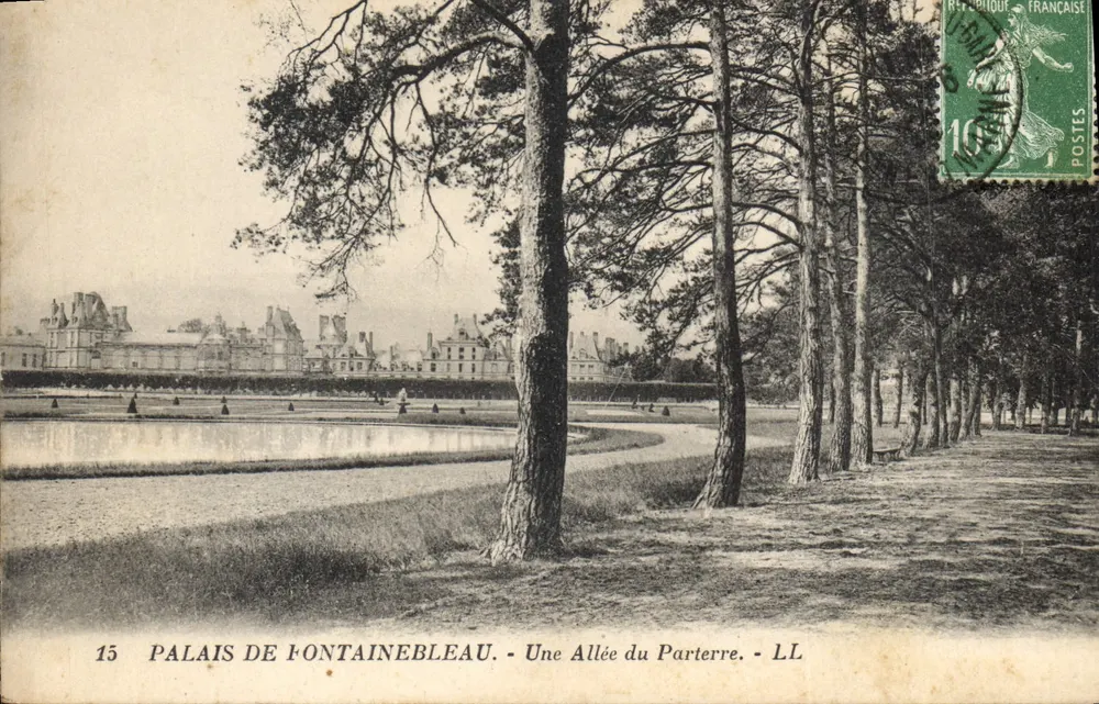 Schloss Fontainebleau — Ein Weg des Parterres — LL - Vorderseite