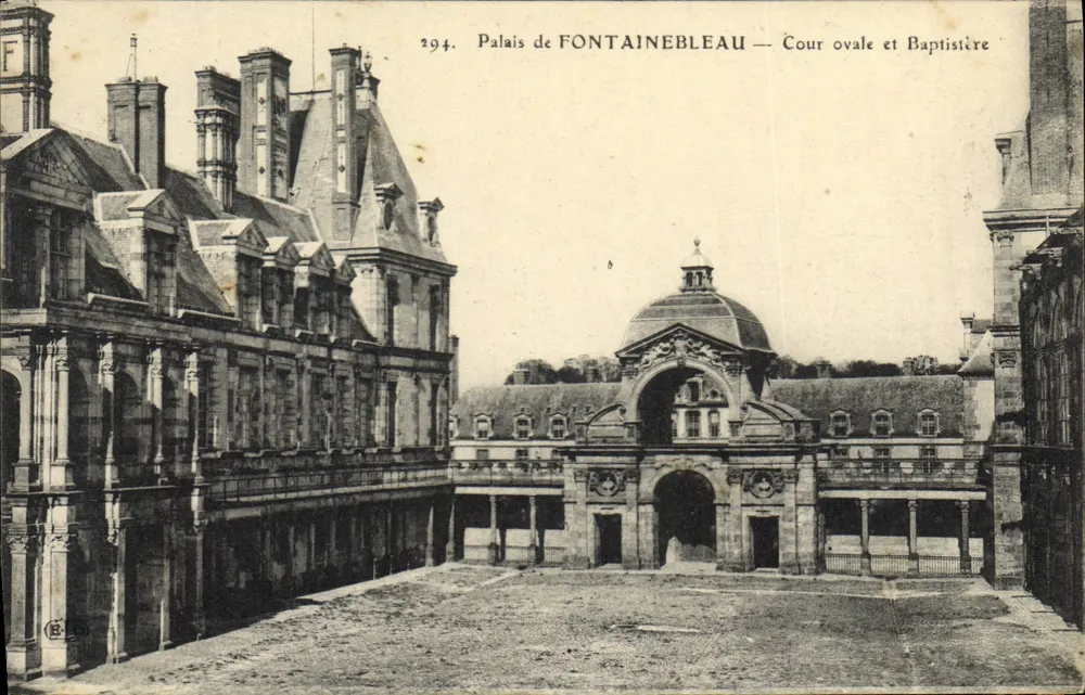 Schloss FONTAINEBLEAU — Ovaler Hof und Baptistinerkirche — Verleger E. B. n°294 - Vorderseite