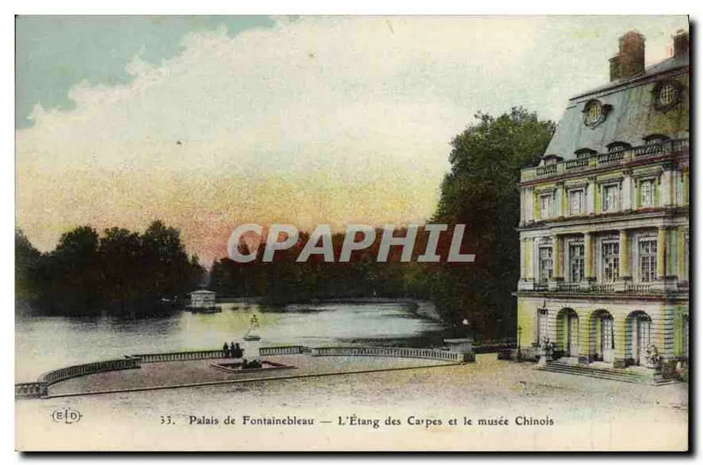Palast von Fontainebleau — Der Karpfenteich und das chinesische Museum - Vorderseite