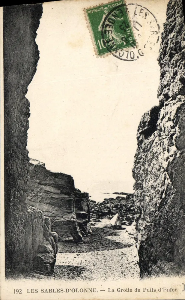LES SABLES-D'OLONNE — De Grot van het Putje van de Hel — Uitgever: IMP. CRÉTÉ SICC. PARIS — N° 192 - Voorkant