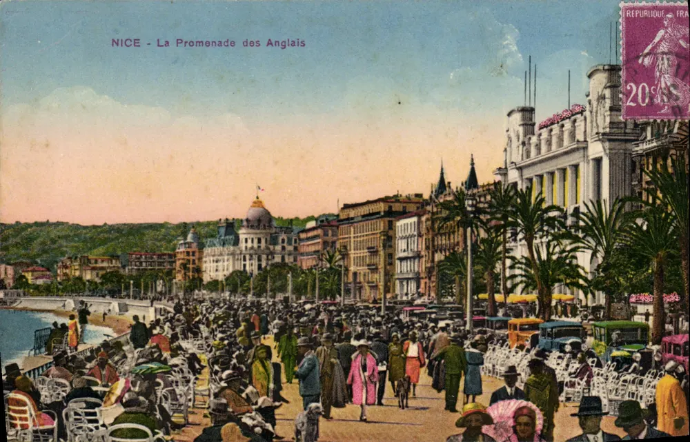 NICE - A Promenade dos Ingleses — vista animada com palmeiras e edifícios — editor desconhecido, número de série não visível - Frente