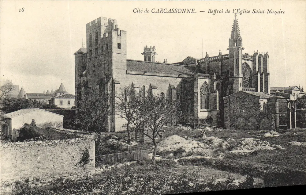 Stadt CARCASSONNE. — Glockenturm der Kirche Saint-Nazaire - Vorderseite