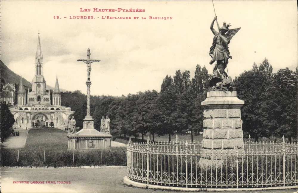 Lourdes - Die Esplanade und die Basilika — Phototypie Ladouche Frères, Toulouse - Vorderseite
