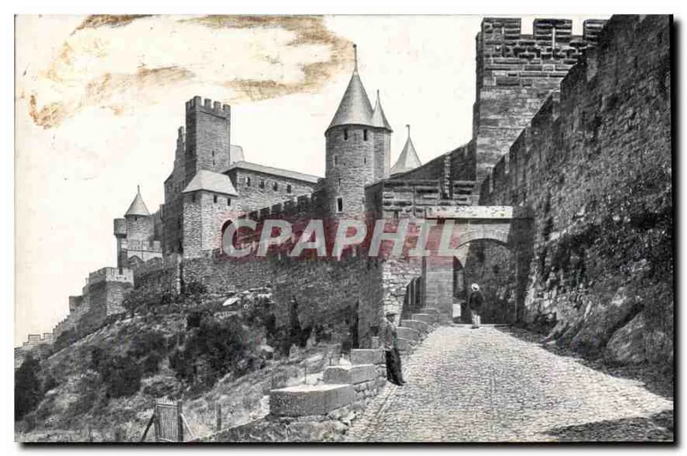 Castelo de Carcassonne — visão da porta de Aude — editor não identificado - Frente