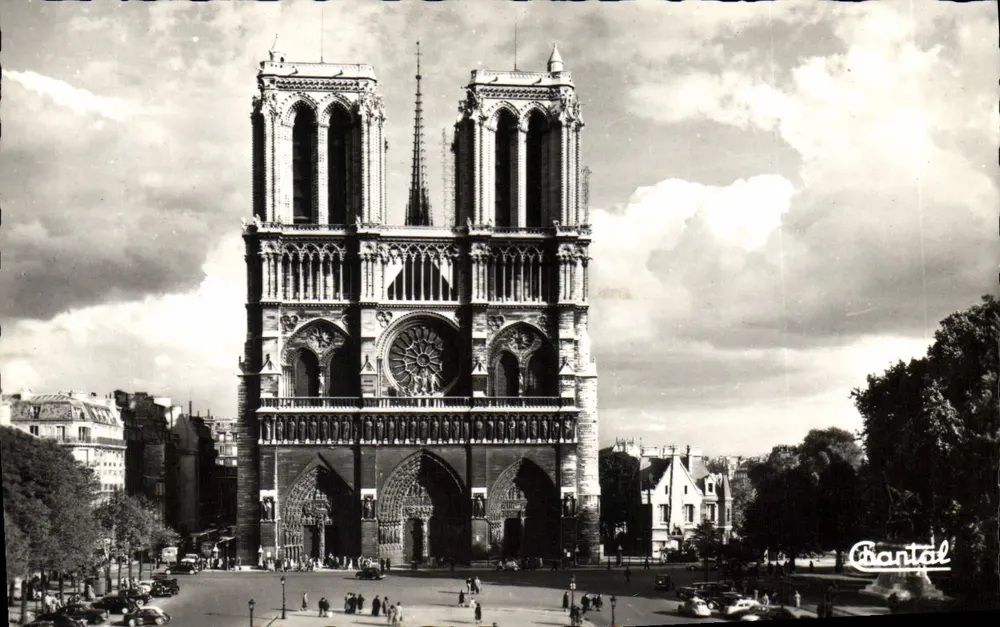 Notre-Dame van Parijs — uitzicht op de gevel — Chantal - Voorkant