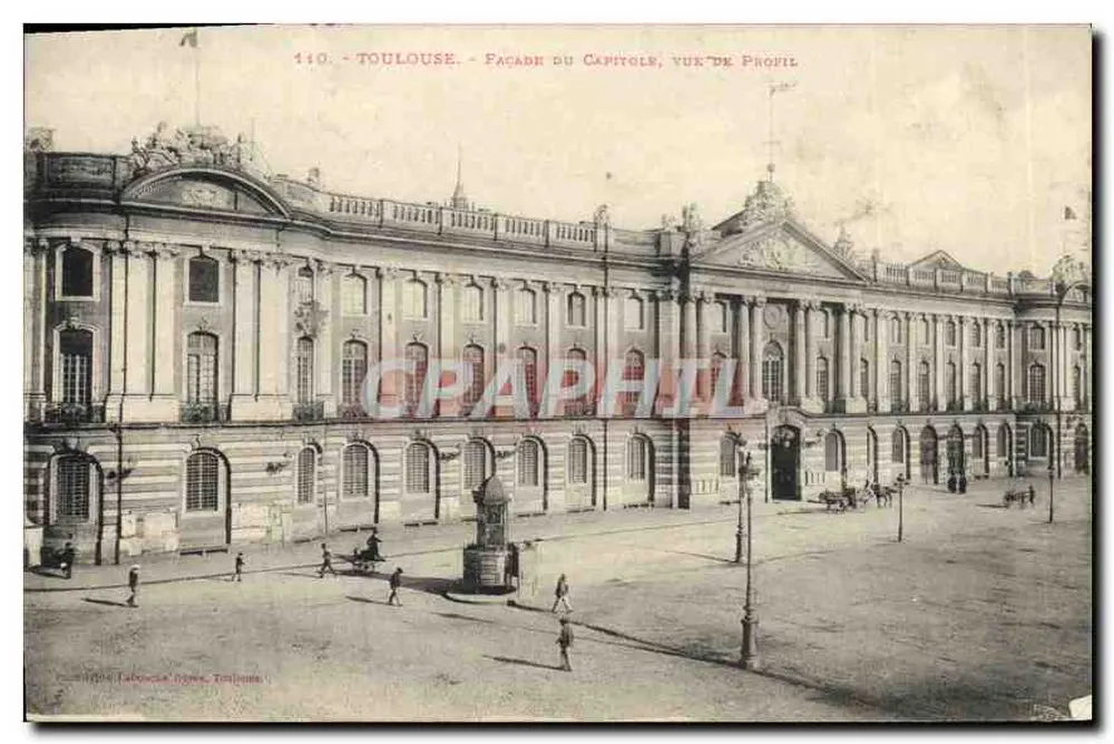 Toulouse - Facha do Capitole, vista de perfil — editor Lalouche, n° 110 - Frente