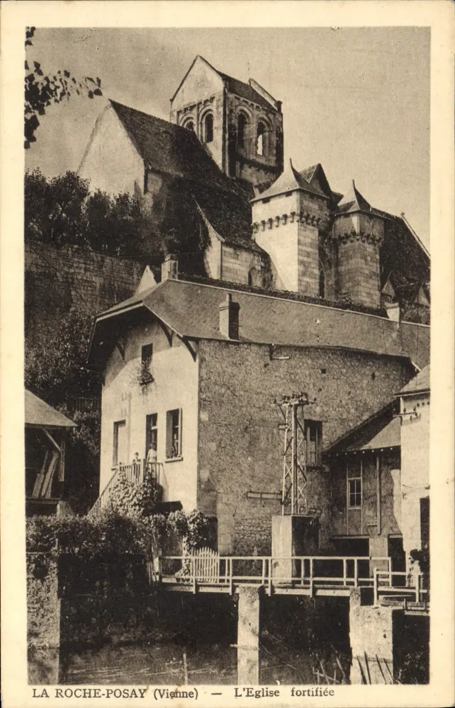 La Roche-Posay (Vienne) — Die befestigte Kirche - Vorderseite
