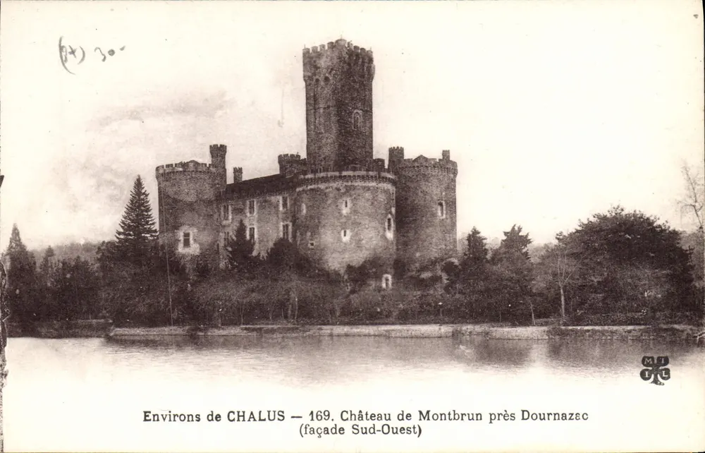 Um CHALUS — 169. Schloss Montbrun in der Nähe von Dournazec (Südwestfassade) - Vorderseite