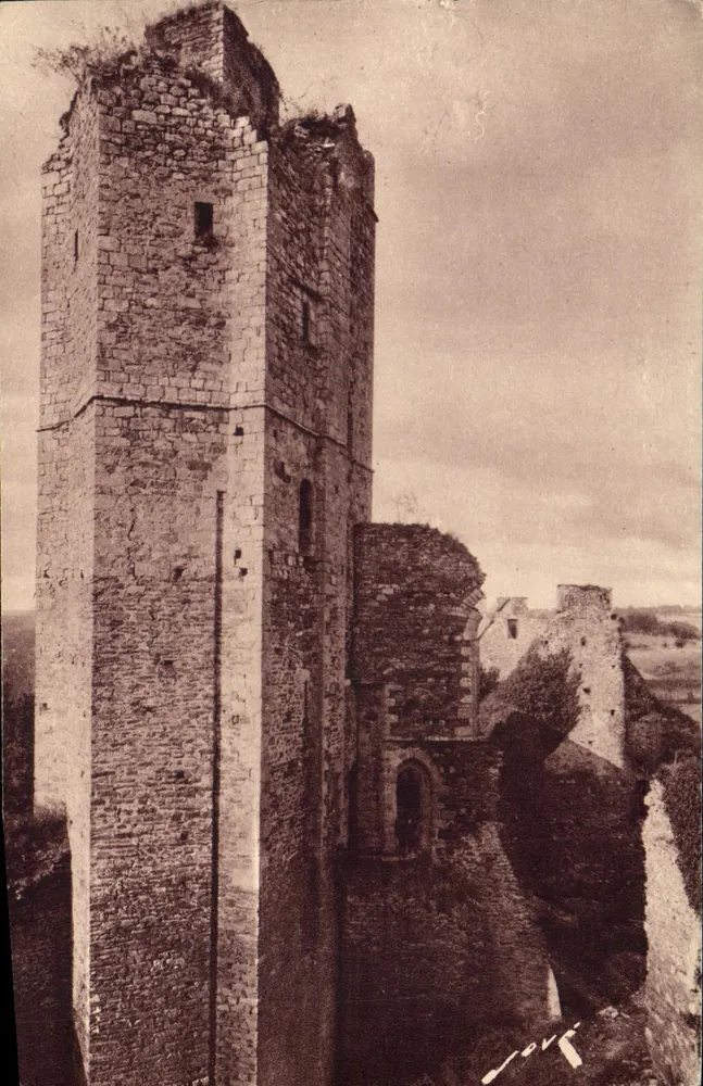 Ruinen von Chalussé — Die Große Turm — Éditions Jové, Pau (B.P.) - Vorderseite