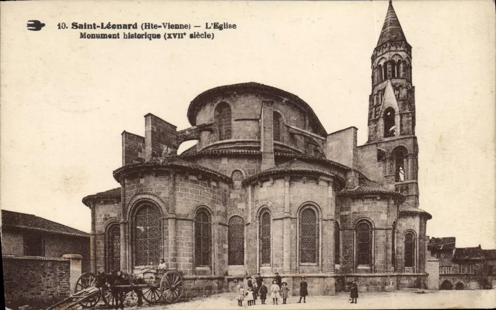 Saint-Léonard (Hte-Vienne) — A Igreja, monumento histórico do século XVII - Frente