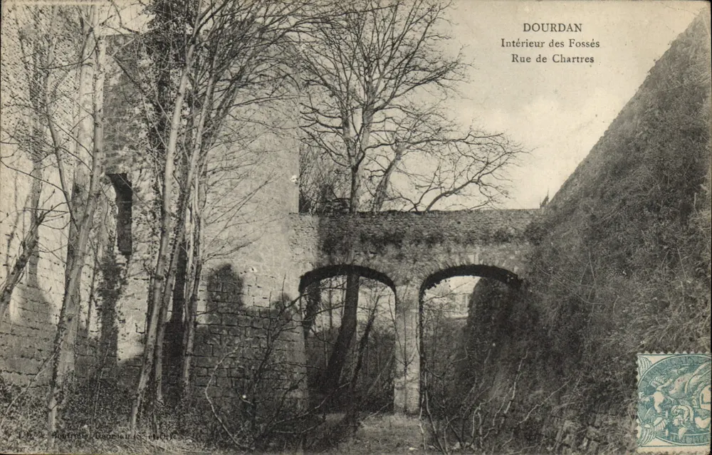 Dourdan — Innenansicht der Fossés, Rue de Chartres — Verlag: H. Hottier, Dangeard (Serie 1902) - Vorderseite