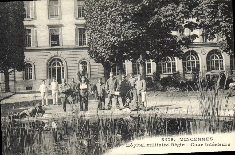 Militärkrankenhaus Bégin — Innenhof — E. Maicuilt, Fotoverlag Paris - Vorderseite