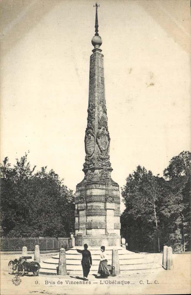 Bois de Vincennes — O Obelisco — C.L.C. - Frente