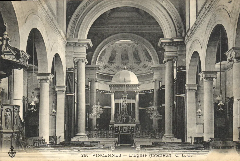 Vincennes — A Igreja (Interior) — C.L.C. - Frente