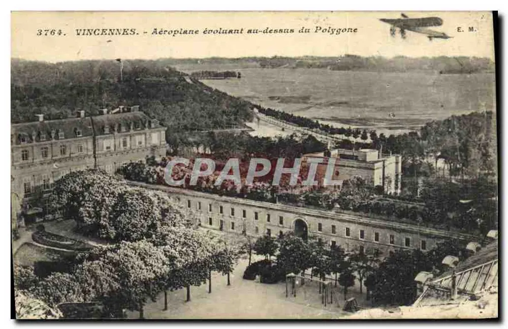 Vincennes - Flugzeug, das über das Polygon fliegt — E. M., Nr. 3764 - Vorderseite