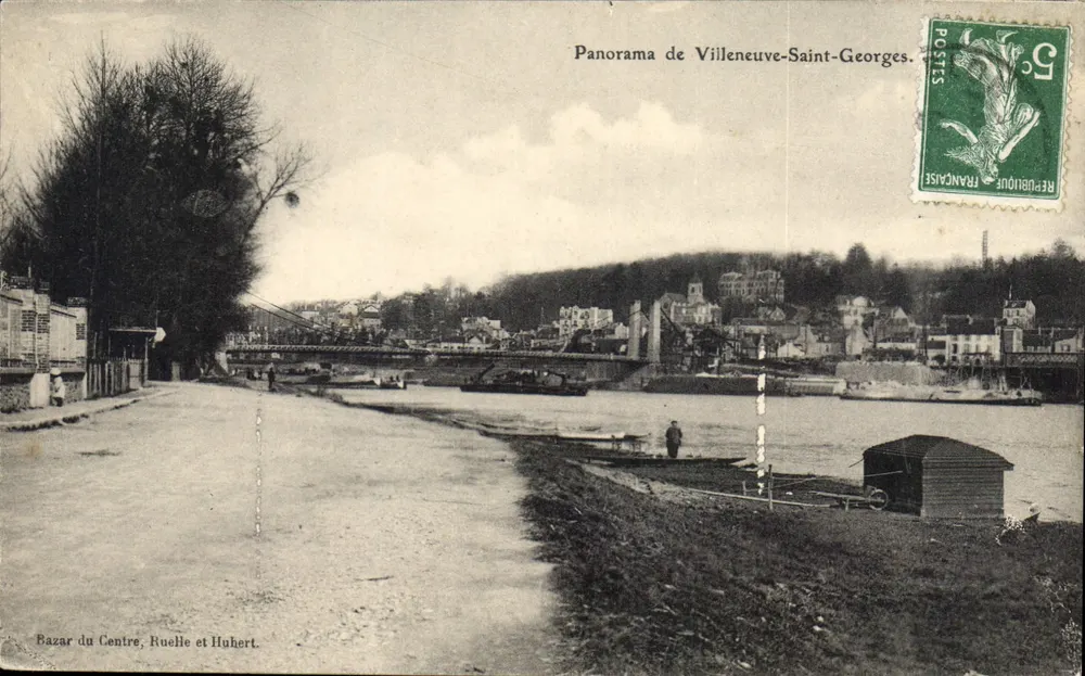 Panorama de Villeneuve-Saint-Georges — Bazar do Centro, Ruelle e Huhert — editor desconhecido, número de série não visível - Frente