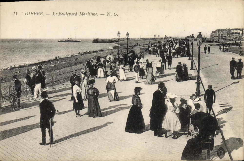 Dieppe — O Boulevard Marítimo — N. G. - Frente