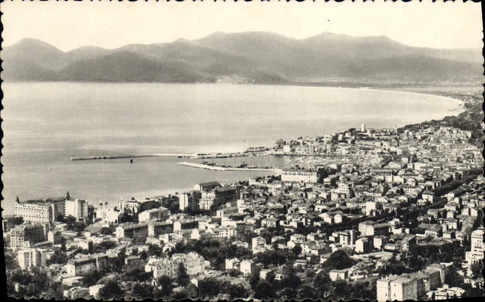Cannes — Vista geral tirada de Super-Cannes — L. Gilletta e Cie, Nice - Frente