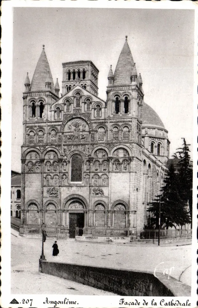 Angoulême — Fachada da Catedral — Cap - Frente