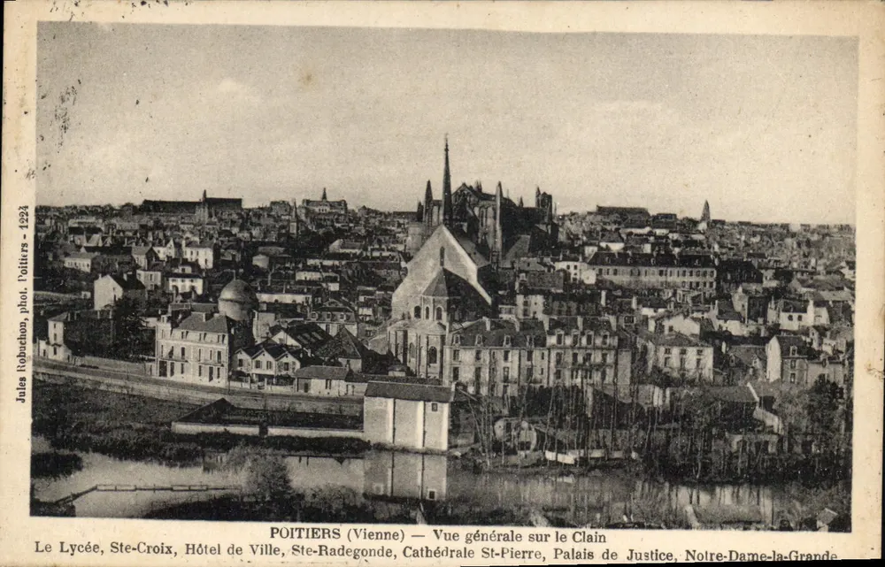 Poitiers (Vienne) — Vue générale sur le Clain — Jules Lobachon, phot. Poitiers - 1923 - Recto
